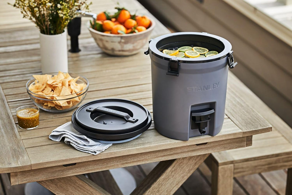 Insulated Water Jug with Spigot and Lid M78345